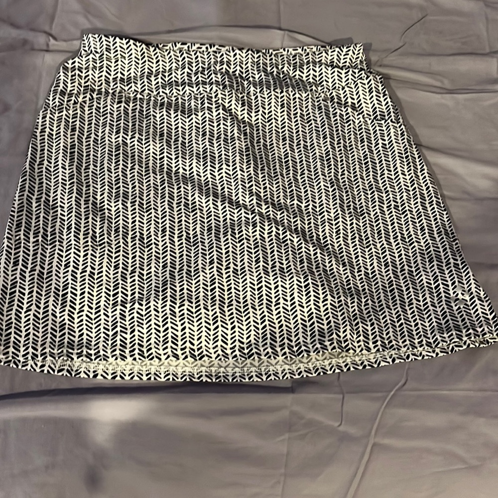 JOFIT golf skort black and white.